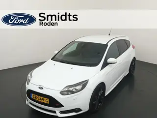 Ford Focus 2.0 250PK EcoBoost ST-3 | Recaro | Xenon | Camera | Sony | Uitlaat Kleppen systeem | 19-i