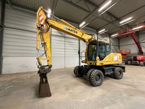 Komatsu PW 220-7 (bj 2010)