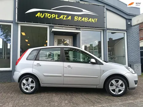 Ford FIESTA 1.3 8V FUTURA XL/ LUXE UITVOERING/ CLIMA/ AUX/ PDC/ 15 INCH/ AFN TREKHAAK