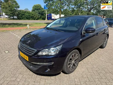 Peugeot 308 1.2 PureTech Style / 1 JAAR APK / NAP / AIRCO / PDC / PANO DAK / BOEKJES / GOED ONDERHOU