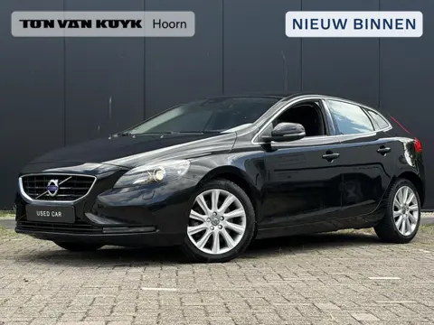 Volvo V40 1.5 T3 Momentum Stoelverwarming / Trekhaak / BT-Audio / 17" / Automaat / Parkeer sensoren 