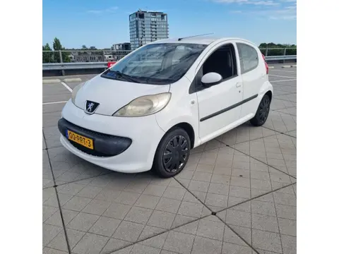Peugeot 107 1.0-12V XR