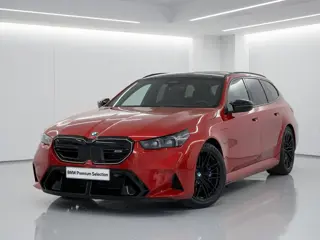 BMW M5 M5 Touring | Sakhir Orange Individual | Panorama | Trekhaak | Bowers & Wilkins | 7ME M-Driver