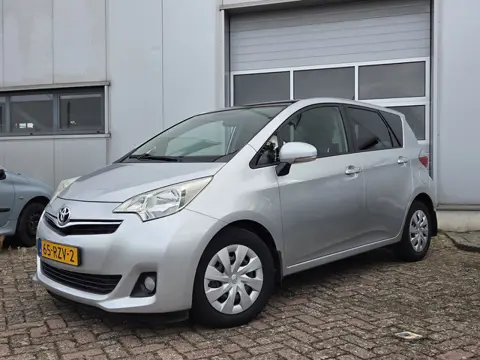 Toyota Verso-S 1.3 VVT-i Aspiration / Dealer Onderhouden / Trekhaak / Camera / Automaat / Pano / N.A