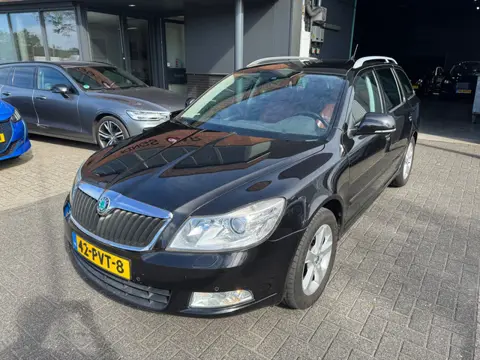 Skoda Octavia Combi 1.2 TSI Elegance Business XENON LEDER TREKHAAK PDC ORIG NL NAP