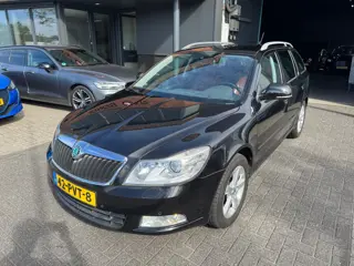 Skoda Octavia Combi 1.2 TSI Elegance Business XENON LEDER TREKHAAK PDC ORIG NL NAP