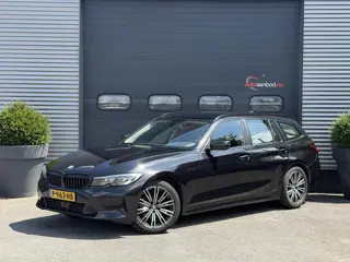 BMW 3-serie Touring 320d High Executive Edition | Navigatie | Parkeersensoren | 18 Inch Lichtmetalen