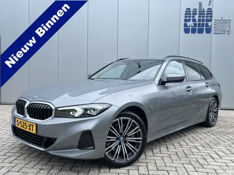 BMW 3 Serie Touring 320e Trekhaak Leder Camera Live Cockpit Plus Widescreen Elektrische Sportstoelen