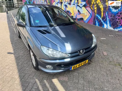 Peugeot 206 1.6-16V Griffe vol leer airco Remus uitlaat sport velgen zeer leuke sportieve auto bouwj