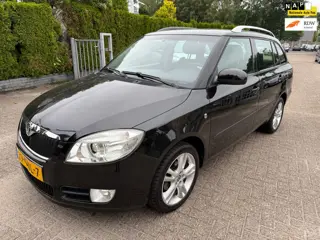 Skoda Fabia Combi 1.6-16V AUT. Sport AIRCO CRUISE LMV TREKHAAK NAP