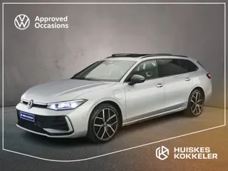 Volkswagen Passat Variant R-Line Edition 1.5 TSI eHybrid 272pk DSG Automaat Trekhaak, Lederen bekled
