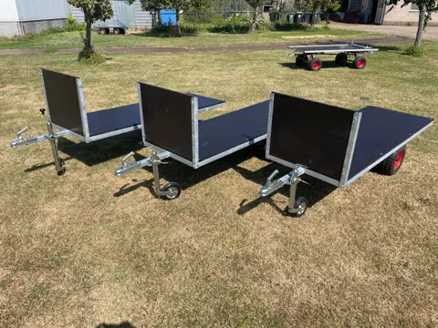 Hooiwagen Balenwagen hooiwagen paardenmanege