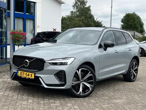 Volvo XC60 2.0 T8 Plug-in hybrid AWD Ultra Dark | Luchtvering, Trekhaak, 360° Camera, PANO, 21 inch 