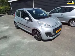 Peugeot 107 1.0 Active zeer Airco led. NL auto 84744km .nap