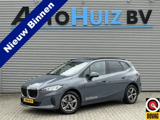 BMW 2 Serie Active Tourer 218i Trekhaak Panoramadak Stuurwielverwarming Stoelverwarming LED Achterui