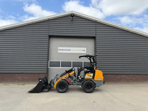Giant G2300 X-TRA HD minishovel jubileum vol opties! €670 LEASE