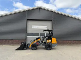 Giant G2300 X-TRA HD minishovel jubileum vol opties! €670 LEASE