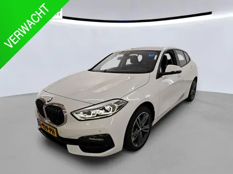 BMW 1-serie 118i Business Edition NL-AUTO | NAVI | STUUR EN STOEL VERWARMING