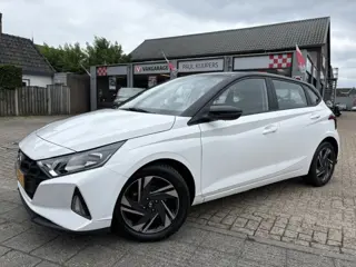 Hyundai I20 1.2 MPI 84pk Comfort Smart *zwart dak + camera + navi + Apple/AndroidCarPlay*