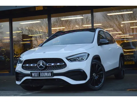 Mercedes-Benz GLA 200 AMG Led Panorama Widescreen Sfeer Camera 360 Night Augmented Pdc