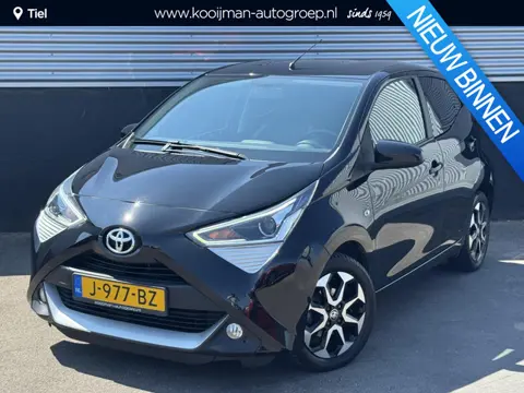 Toyota Aygo 1.0 VVT-i x-joy Apple Carplay en/of Android auto navigatie, 1e eign. Nieuw geleverd en d
