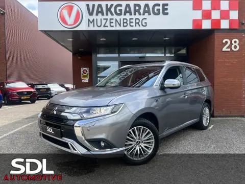 Mitsubishi Outlander 2.4 PHEV 4WD Pure+ 240PK!! // AFN. TREKHAAK // KEYLESS // CAMERA+SENSOREN // CL