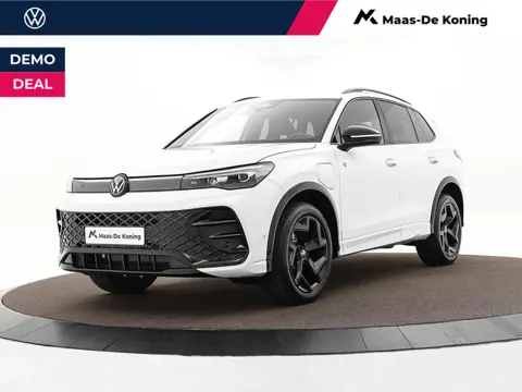Volkswagen Tiguan R-Line 1.5 eHybrid 204 PK 6 versn. DSG · Voorstoelen verwarmbaar · Sfeerverlichtin