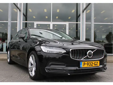 Volvo V90 B4 198PK Momentum Business | Adapt. Cruise | Trekhaak | Draadloze telefoonlader | Verw. St