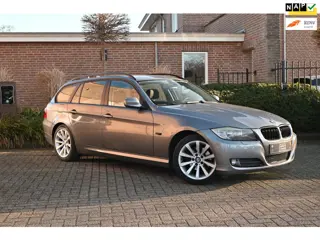 BMW 3-serie Touring 318i Business Line 143 PK Aut. Navi Clima Cruise Trekhaak PDC 17''