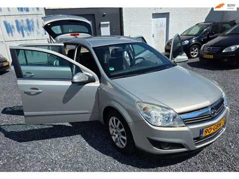 Opel Astra Wagon 1.6 Temptation stationwagen airco nwe apk