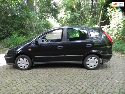 Nissan Almera Tino 1.8 Visia