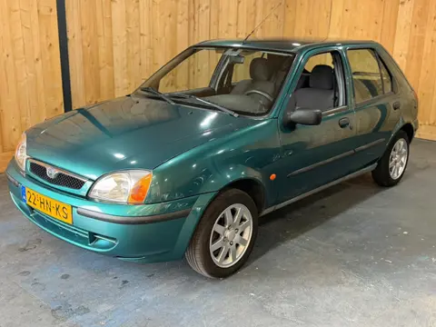 Mazda 121 1.25i GLX 2001 5-Deurs LMV APK