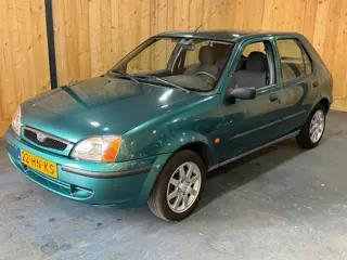 Mazda 121 1.25i GLX 2001 5-Deurs LMV APK