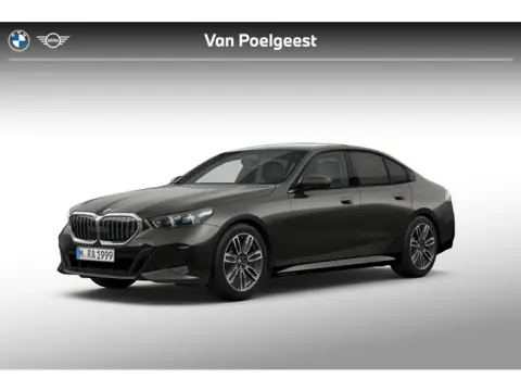 BMW 5-serie 520i | M-Sport | Comfort Access | Trekhaak | Panoramadak | Travel Pack | Comfort Pack