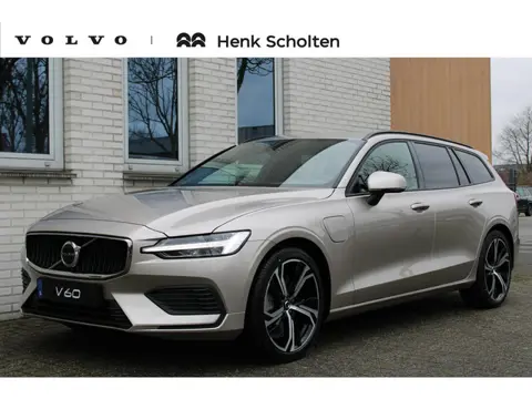 Volvo V60 2.0 T6 Plug-in hybrid AWD Essential | Bright dusk metallic | Lederen bekleding | Extra get