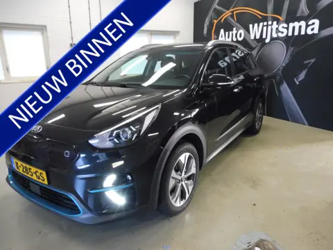Kia e-Niro DynamicLine 64 kWh Fabrieksgar 12-2027!! | 3 fase SOH 100% Camera | Stof/leer | LMV 17"| 
