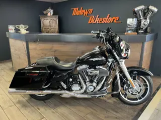 Harley Davidson FLHX 103Ci Streetglide Vance & Hines X-Pipe Monkeybar