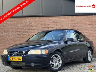 Volvo S60 2.5T MOMENTUM | NL-AUTO! | CRUISE! | TREKHAAK!