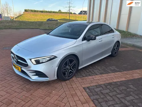 Mercedes-Benz A-klasse 180 Business Solution AMG