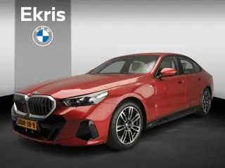 BMW i5 Sedan eDrive40 | M-Sportpakket | LED | HUD | Active cruise | Trekhaak | Comfortzetels | DAB |