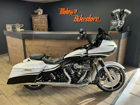 Harley Davidson FLTRXSE CVO Roadglide 110Ci 5HD Rinehart Exhaust White Edition
