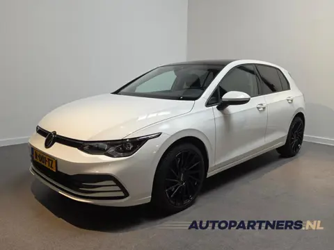 Volkswagen Golf eTSI Life Business *Full-option* Stoel & Stuurverwarming - Panorama schuifdak - Appl