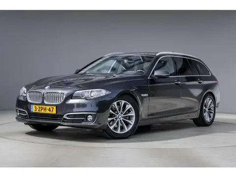BMW 5-serie Touring 520i Luxury NL-auto|Elek.Trekhaak|Sportstoelen|Leder|Elek.-klep|Camera|Dealerond