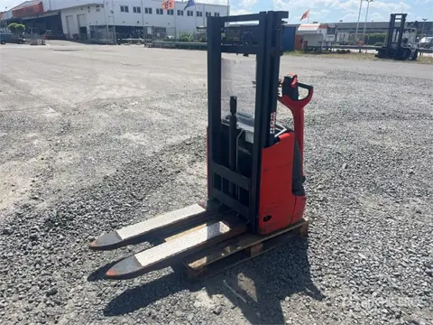 Fenwick-Linde L10 Electric Stacker (bj 2021)