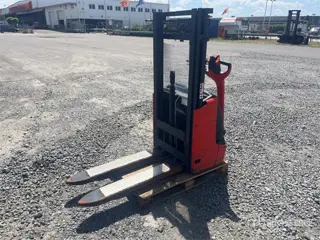 Fenwick-Linde L10 Electric Stacker (bj 2021)