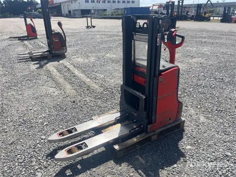 Linde D08 Electric Stacker (bj 2021)