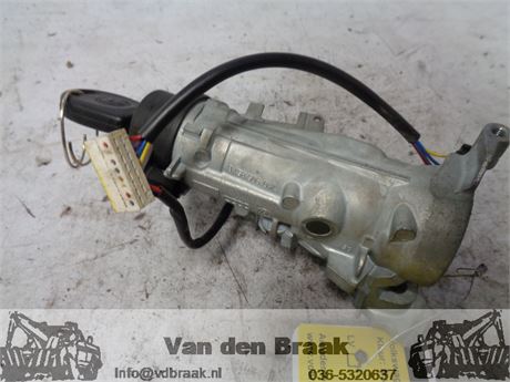Volkswagen Caddy 2010-2015 Contactslot