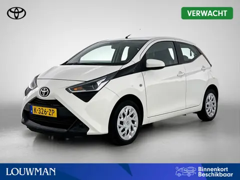 Toyota Aygo 1.0 VVT-i x-play *Automaat | BTW voertuig | Dealer onderhouden | Apple CarPlay/Android A