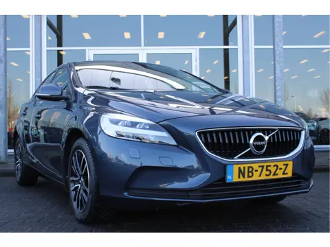Volvo V40 T2 Momentum | Org. NL | Verw. Voorstoelen | Parkeersensoren achter |  | Cruise Control |
