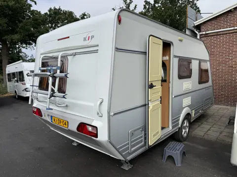 Kip Grey Line Special 47 TLB 2 BEDDEN VOORTENT LUIFEL